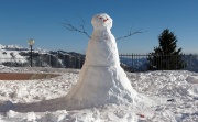 26 E' ora di scendere, saluto il pupazzo di neve. Ciao ciao Piani di Artavaggio...